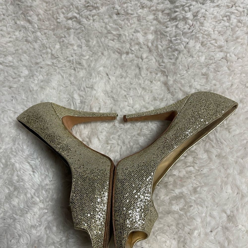 White House Black Market Dancer synthetic sparkling gold heels peep toe SZ10M - Picture 6 of 11